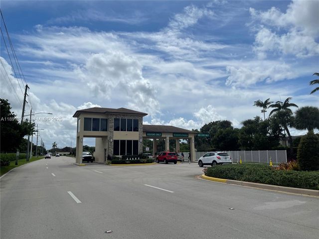 800 SW 142nd Avenue 104N, Pembroke Pines, FL 33027