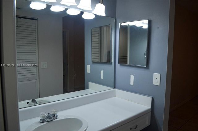 800 SW 142nd Avenue 104N, Pembroke Pines, FL 33027