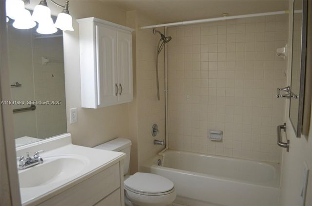 800 SW 142nd Avenue 104N, Pembroke Pines, FL 33027