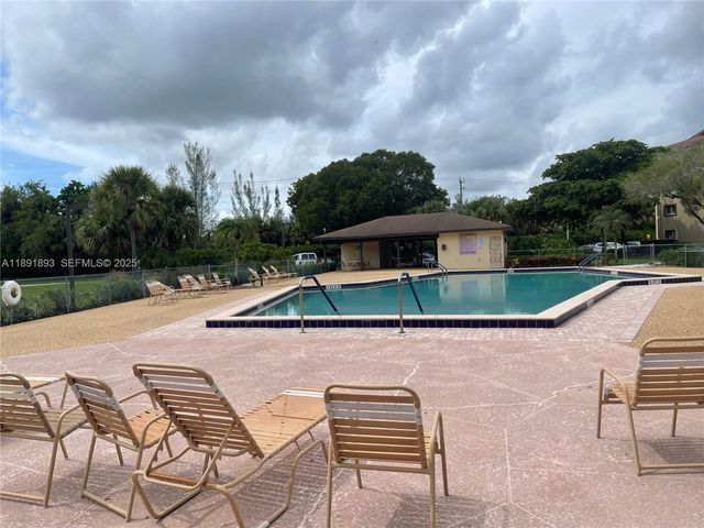 800 SW 142nd Avenue 104N, Pembroke Pines, FL 33027