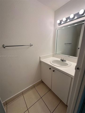 17911 NW 68th Avenue N206, Hialeah, FL 33015