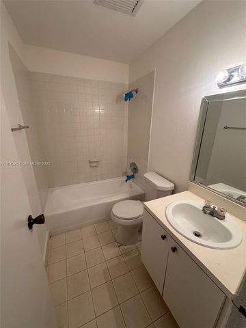 17911 NW 68th Avenue N206, Hialeah, FL 33015