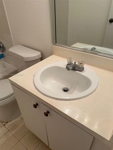 17911 NW 68th Avenue N206, Hialeah, FL 33015