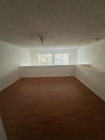 17911 NW 68th Avenue N206, Hialeah, FL 33015
