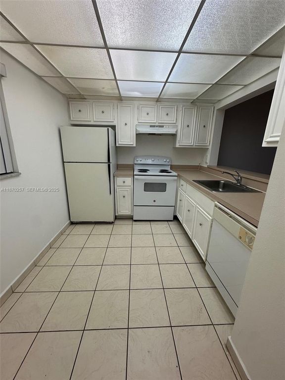 17911 NW 68th Avenue N206, Hialeah, FL 33015
