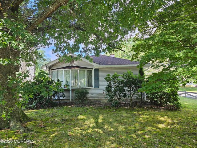 66 Whalepond Road, Oakhurst, NJ 07755
