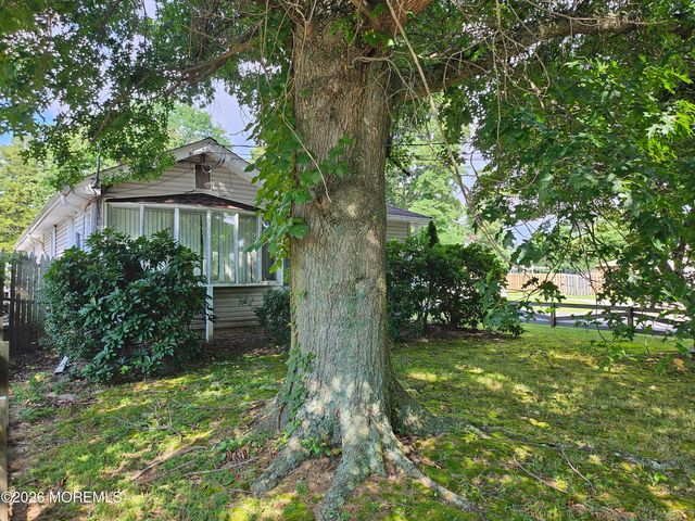 66 Whalepond Road, Oakhurst, NJ 07755