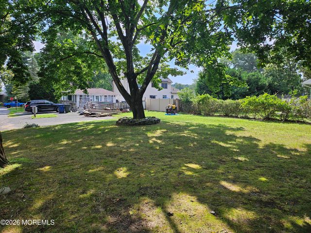 66 Whalepond Road, Oakhurst, NJ 07755