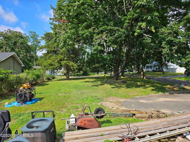 66 Whalepond Road, Oakhurst, NJ 07755