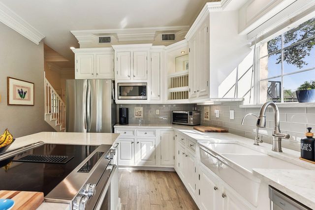 203 Saddle Blanket DR, Dripping Springs, TX 78620