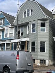 142 S 10th Street, Newark, NJ 07107