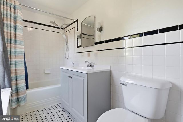1530 E PHILADELPHIA ST, York, PA 17403