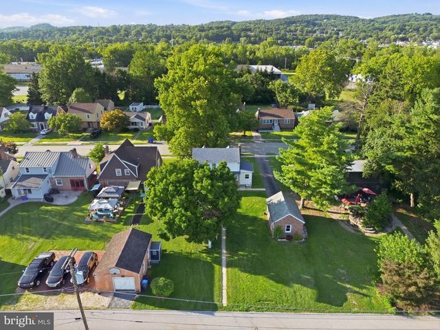 1530 E PHILADELPHIA ST, York, PA 17403