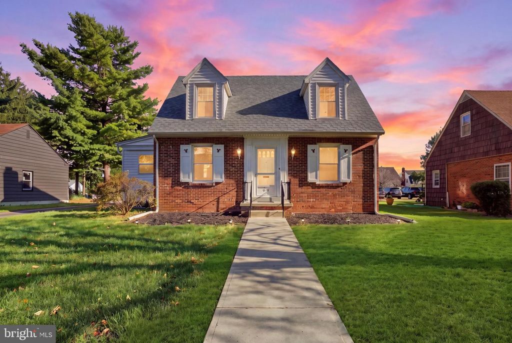 1530 E PHILADELPHIA ST, York, PA 17403