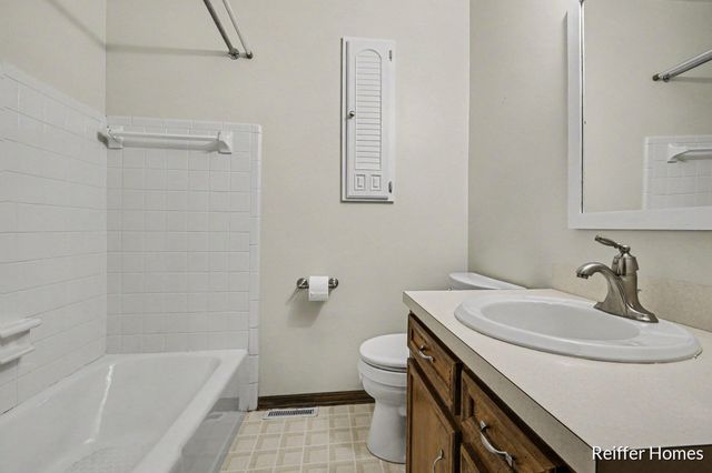 2638 Chatham Woods Drive SE, Grand Rapids, MI 49546