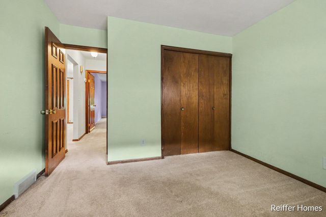 2638 Chatham Woods Drive SE, Grand Rapids, MI 49546