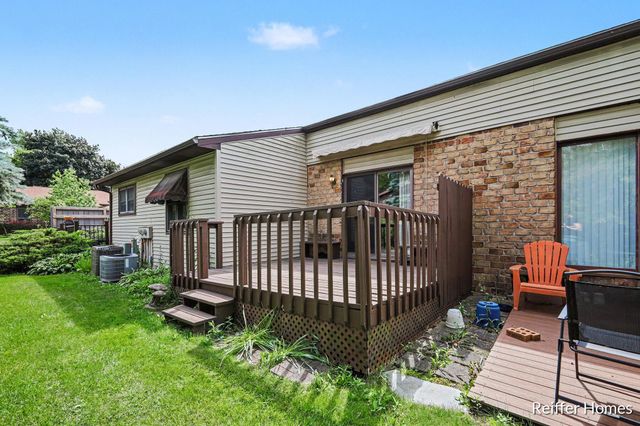 2638 Chatham Woods Drive SE, Grand Rapids, MI 49546