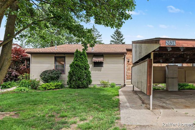 2638 Chatham Woods Drive SE, Grand Rapids, MI 49546