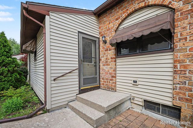 2638 Chatham Woods Drive SE, Grand Rapids, MI 49546