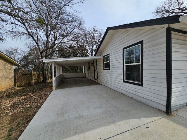 207 Pine Street, Keene, TX 76059