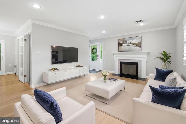 6368 HILLCREST PL, Alexandria, VA 22312
