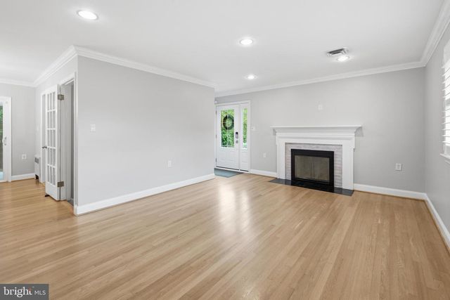 6368 HILLCREST PL, Alexandria, VA 22312