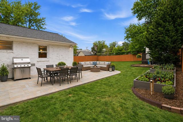 6368 HILLCREST PL, Alexandria, VA 22312