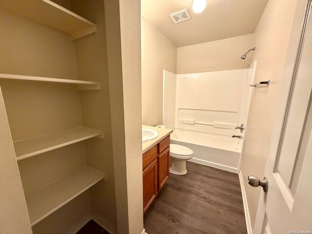 10830 Mathom Lndg Apt 4, Universal City, TX 78148