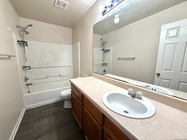 10830 Mathom Lndg Apt 4, Universal City, TX 78148