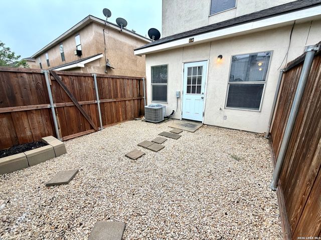 10830 Mathom Lndg Apt 4, Universal City, TX 78148