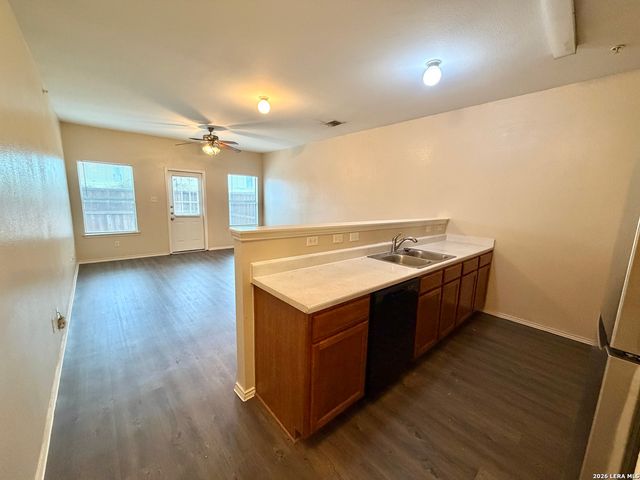 10830 Mathom Lndg Apt 4, Universal City, TX 78148