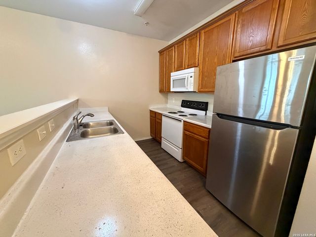 10830 Mathom Lndg Apt 4, Universal City, TX 78148