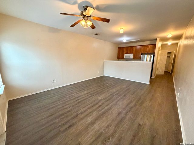 10830 Mathom Lndg Apt 4, Universal City, TX 78148