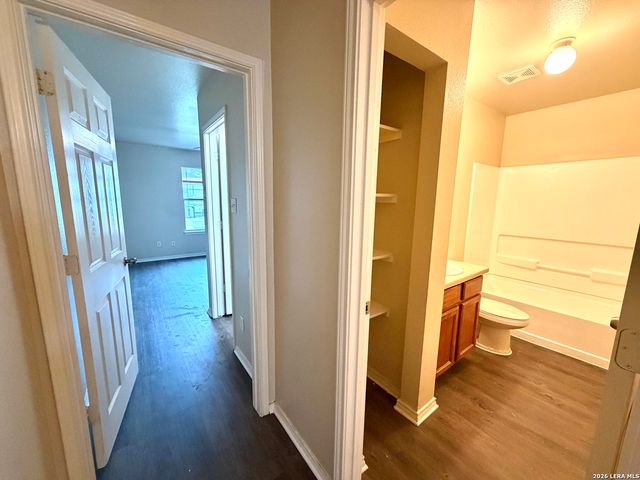 10830 Mathom Lndg Apt 4, Universal City, TX 78148