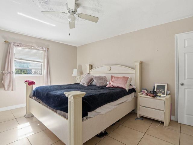 1110 22ND AVE NE, Naples, FL 34120