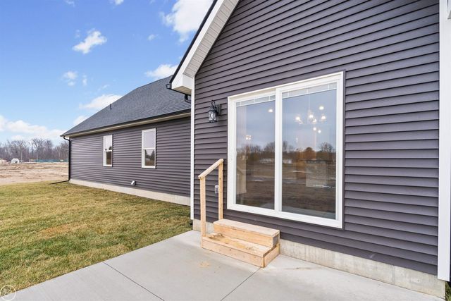 2 Riley Road, St Clair, MI 48079
