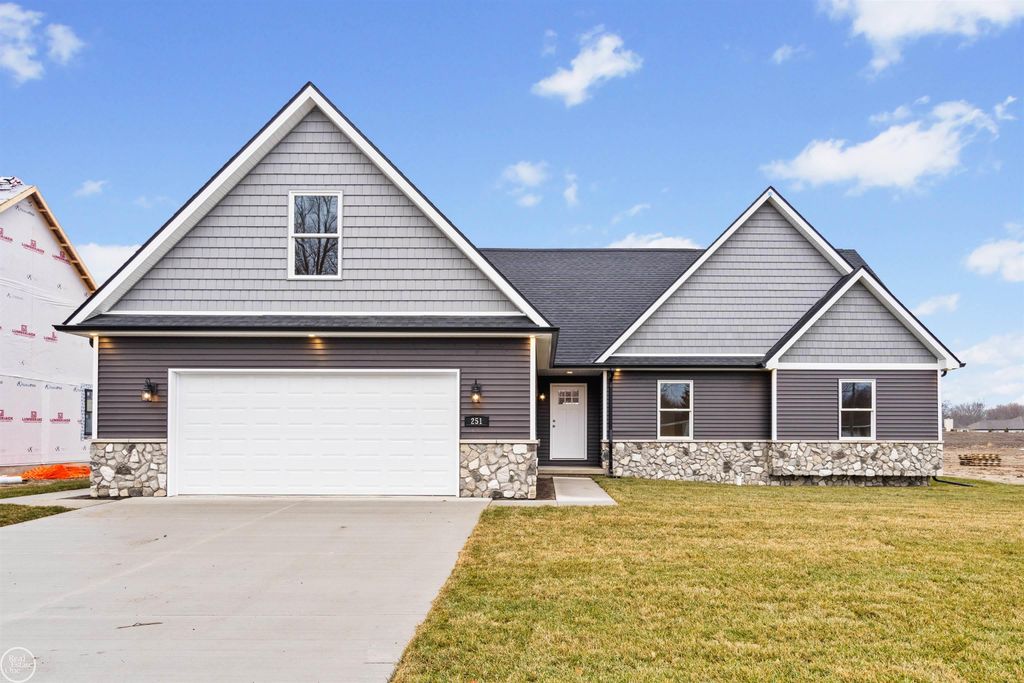 2 Riley Road, St Clair, MI 48079