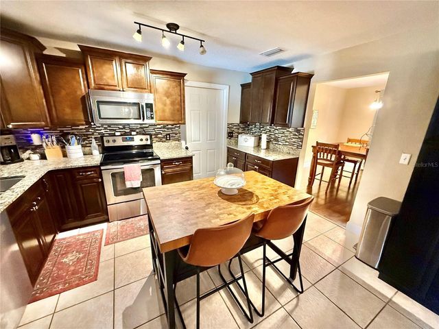 304 BLUEBIRD AVENUE, Lakeland, FL 33809