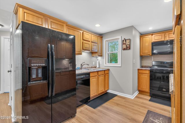 226 Sunset Lane, Howell, NJ 07731