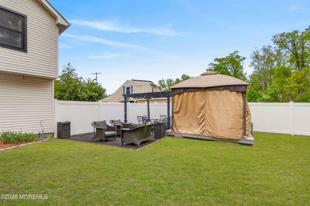 226 Sunset Lane, Howell, NJ 07731