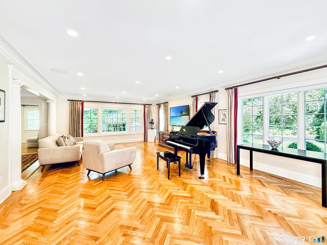 43 Laurel Ledge Road, Stamford, CT 06903