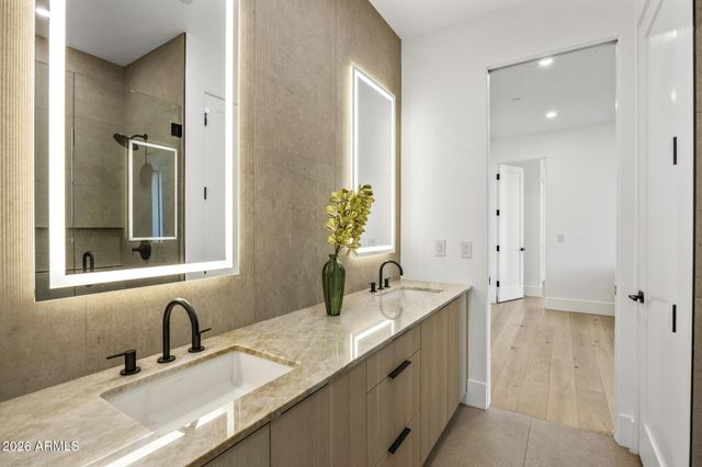 6037 N 21ST Place, Phoenix, AZ 85016