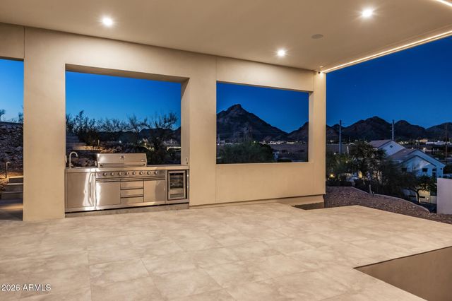 6037 N 21ST Place, Phoenix, AZ 85016