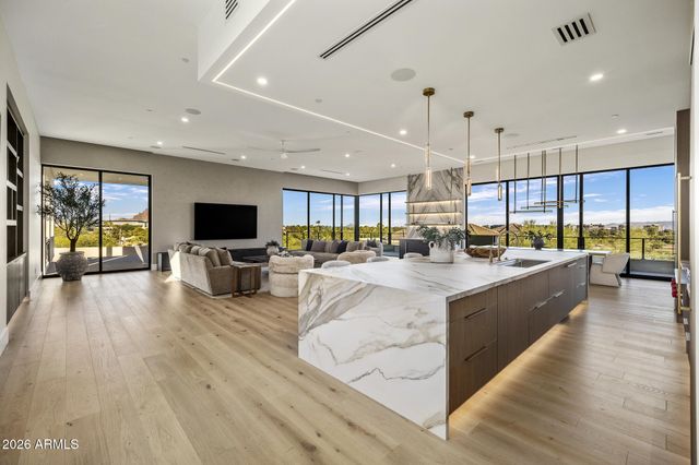 6037 N 21ST Place, Phoenix, AZ 85016