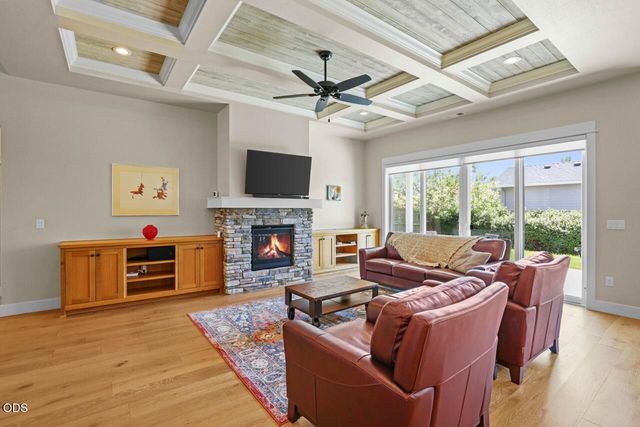 350 Kansas Drive, Medford, OR 97504