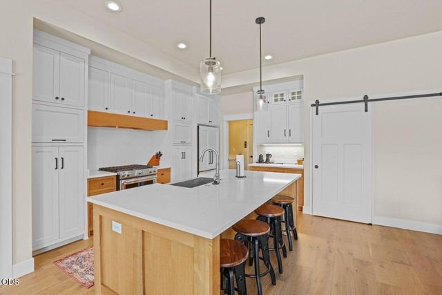 350 Kansas Drive, Medford, OR 97504