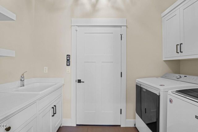 350 Kansas Drive, Medford, OR 97504