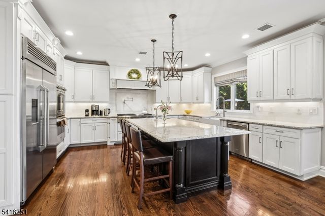 107 Longview Ave, Chatham Twp., NJ 07928