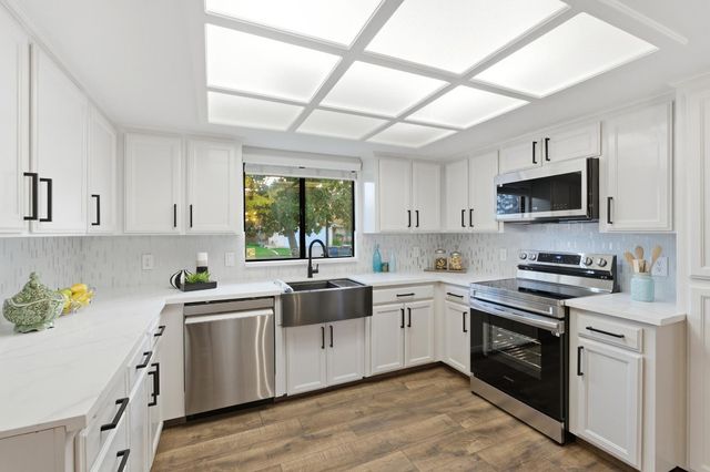 2094 E El Paso Avenue, Fresno, CA 93720