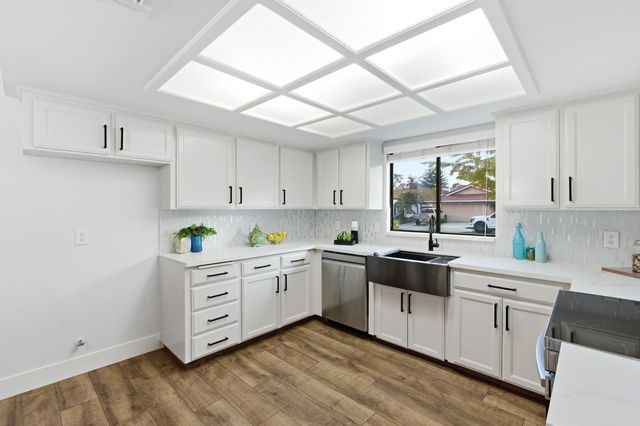 2094 E El Paso Avenue, Fresno, CA 93720